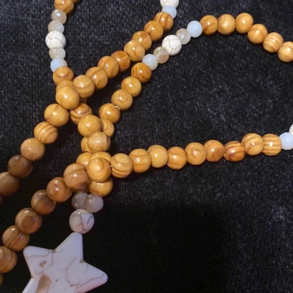 46” cream and brown beaded necklace $10.00 - Picture 3 of 4